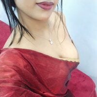 Live nude cam model Queen_Doll on Stripchat