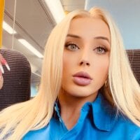 Live nude cam model Strongqueen on Stripchat