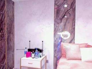 Live nude cam model lenathompson on Camsoda