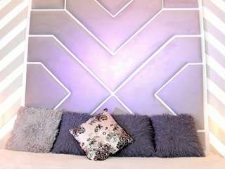 Live nude cam model stacychase on Camsoda