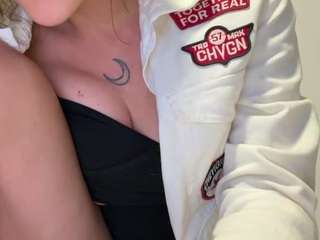 Adult webcam host anastaxialynn at   Camsoda