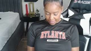 Live nude cam model january-rose on Camsoda