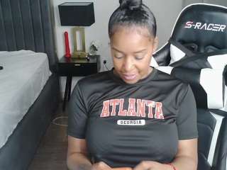 Live nude cam model january-rose on Camsoda