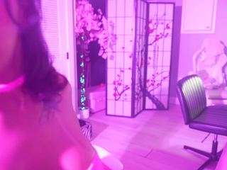 Live nude cam model katt-leya on Camsoda