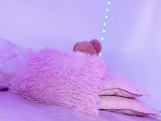 Live nude cam model sofievanss on Camsoda