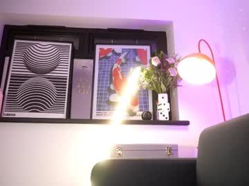 Littlee33 — Live Nude Cam on Chaturbate — Chaturbate