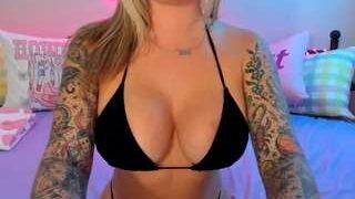 Live nude cam model koramarina on Camsoda