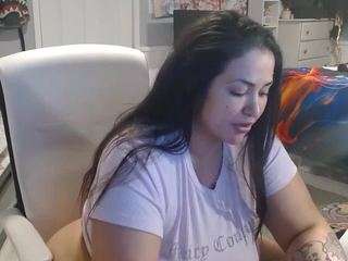 Live nude cam model realdiamonddoll on Camsoda