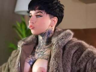 Live nude cam model alicee-love on Camsoda
