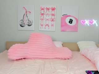 Live nude cam model bbygirlzoe on Camsoda