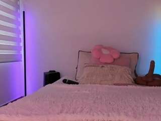 Live nude cam model nicoleriveraa on Camsoda