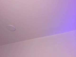 Live nude cam model anniemartinezz on Camsoda