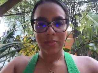 Live nude cam model antonellamorelli on Camsoda
