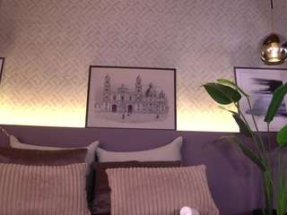 Live nude cam model ellediane on Camsoda