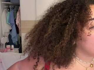 Live nude cam model kawaiifairybb on Camsoda
