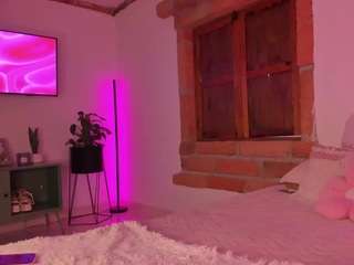 Live nude cam model nicoleriveraa on Camsoda
